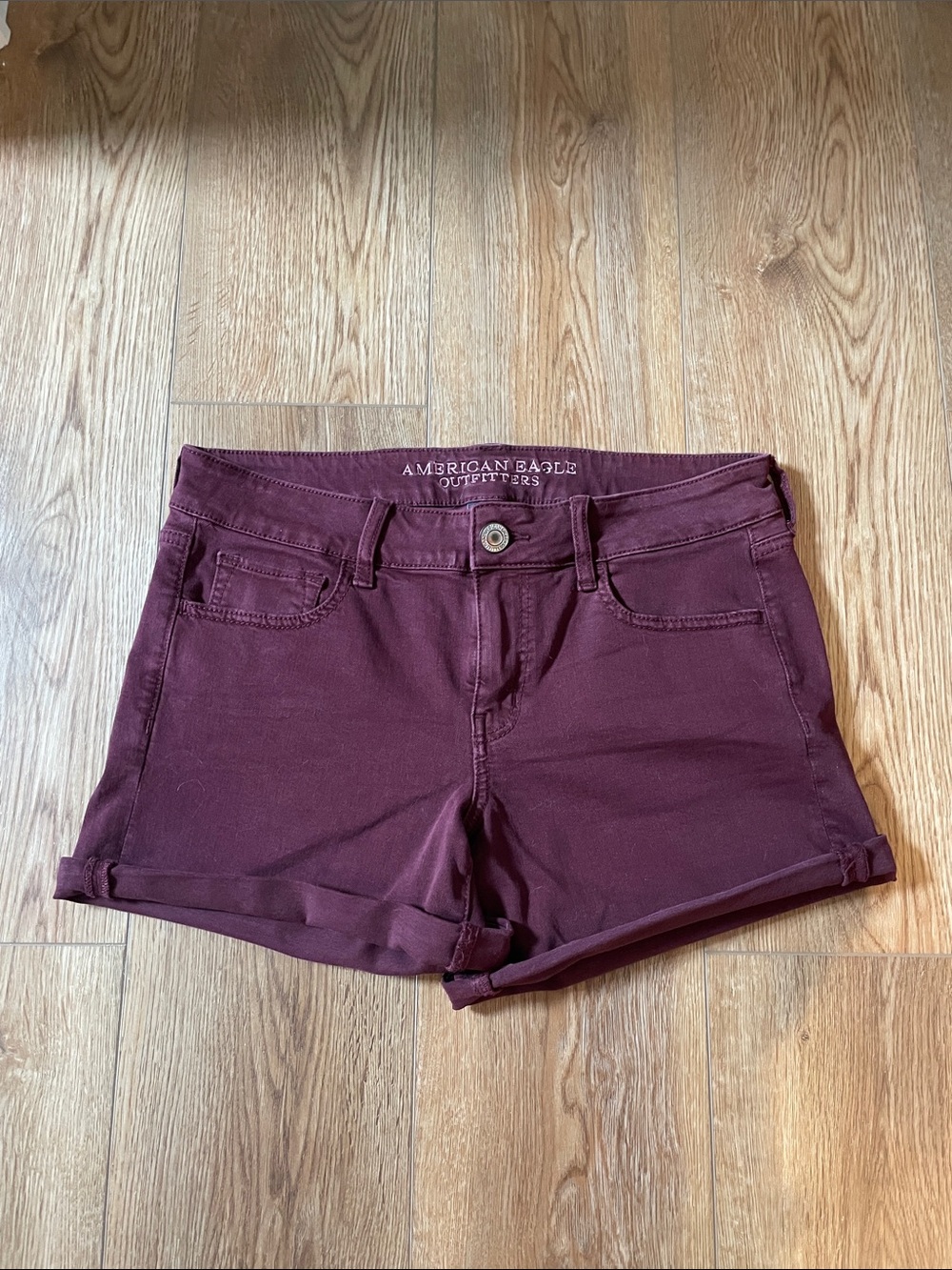American Eagle Maroon Roll-Cuff Women's Shorts